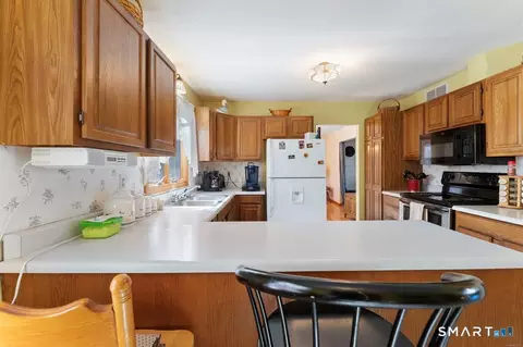 Kitchen - 41 Margaret Henry Rd, Killingly, CT 06239 photo 4 of 5
