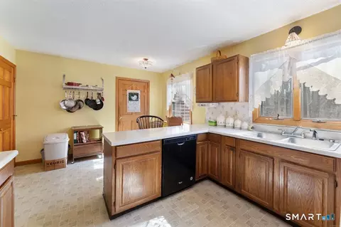 Kitchen - 41 Margaret Henry Rd, Killingly, CT 06239 photo 2 of 5