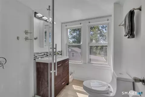 Bath - 349 Nott St, Wethersfield, CT 06109 photo 1 of 2