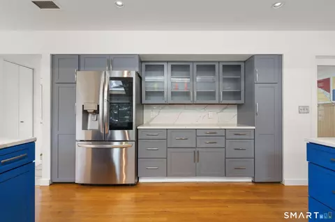 Kitchen - 184 Bear Path Rd, Hamden, CT 06514 photo 3 of 4
