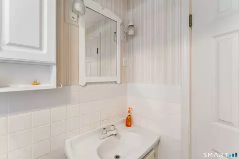 Bath - 77 Algonquin Trl, Sandy Hook, CT 06482 photo 2 of 2