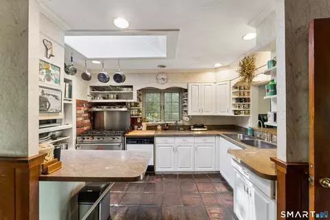 Kitchen - 77 Algonquin Trl, Sandy Hook, CT 06482 photo 1 of 4