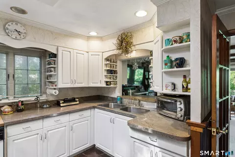 Kitchen - 77 Algonquin Trl, Sandy Hook, CT 06482 photo 3 of 4