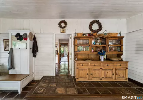Entry Way - 77 Algonquin Trl, Sandy Hook, CT 06482 photo 1 of 2
