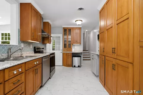 Kitchen - 556 Pepper St, Monroe, CT 06468 photo 3 of 4