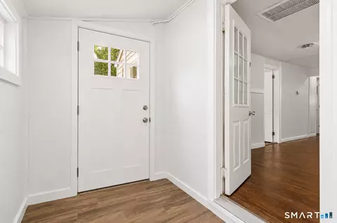 Entry Way - 556 Pepper St, Monroe, CT 06468 photo 4 of 4