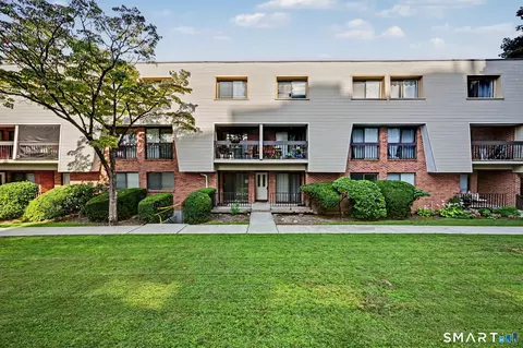 1 Valley Rd #108, Stamford, CT 06902