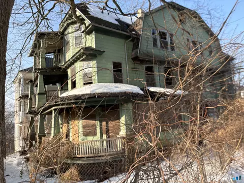 230 Plaza Ave, Waterbury, CT 06710