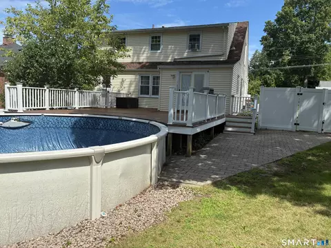 Exterior - 25 Morgan St, Middletown, CT 06457 photo 4 of 6