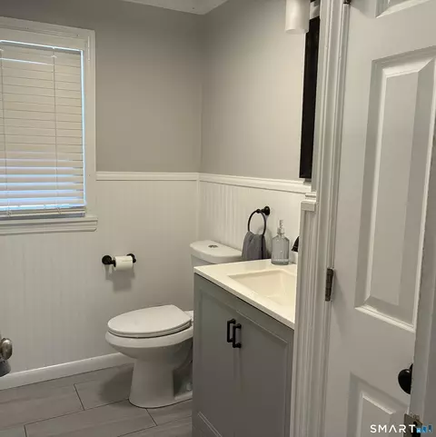 Bath - 25 Morgan St, Middletown, CT 06457 photo 1 of 1