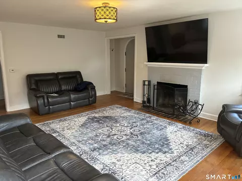 Living - 25 Morgan St, Middletown, CT 06457 photo 3 of 4