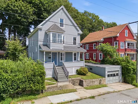 35 Moore Ave, New London, CT 06320