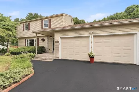 75 Grissom Rd, Manchester, CT 06042