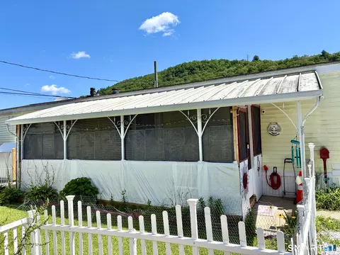 Exterior - 14 Third St, Beacon Falls, CT 06403 photo 5 of 8