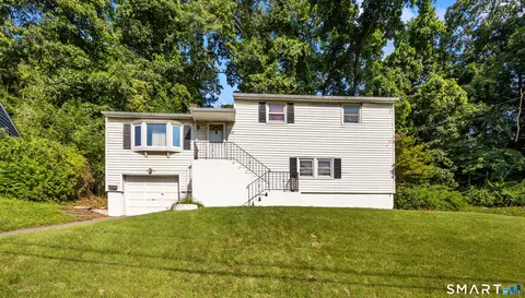 337 Robinwood Rd, Waterbury, CT 06708