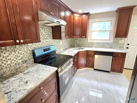 Kitchen - 1 Jaybee Dr, Bloomfield, CT 06002 photo 2 of 3