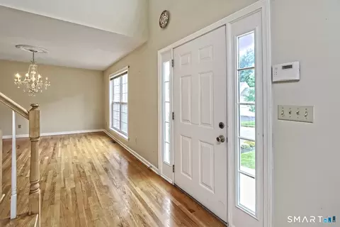 Entry Way - 29 Commodore Hull Dr, Derby, CT 06418 photo 2 of 6