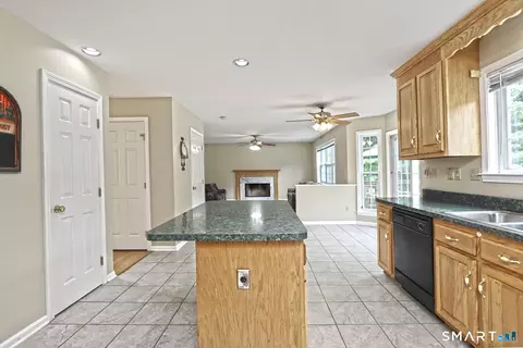 Kitchen - 29 Commodore Hull Dr, Derby, CT 06418 photo 3 of 3