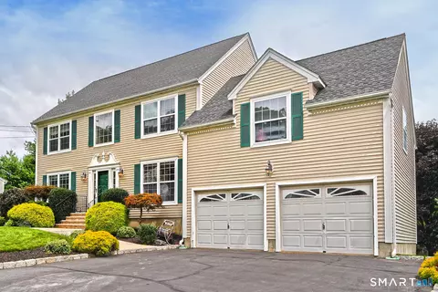 Exterior - 29 Commodore Hull Dr, Derby, CT 06418 photo 2 of 7