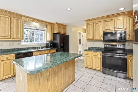 Kitchen - 29 Commodore Hull Dr, Derby, CT 06418 photo 2 of 3