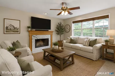 Living - 29 Commodore Hull Dr, Derby, CT 06418 photo 2 of 4