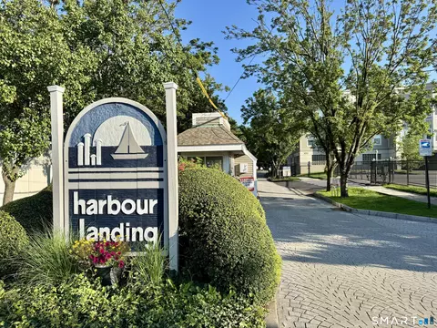 18 Harbour Close Close, New Haven, CT 06519