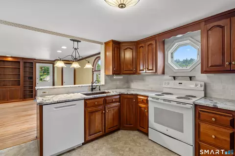 Kitchen - 61 Chamberlain Rd, Wethersfield, CT 06109 photo 2 of 3