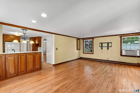 Living - 61 Chamberlain Rd, Wethersfield, CT 06109 photo 5 of 9