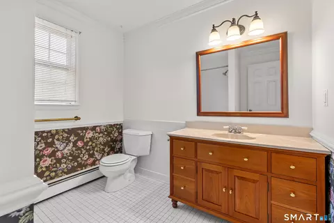 Bath - 61 Chamberlain Rd, Wethersfield, CT 06109 photo 2 of 2