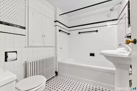 Bath - 61 Chamberlain Rd, Wethersfield, CT 06109 photo 1 of 2
