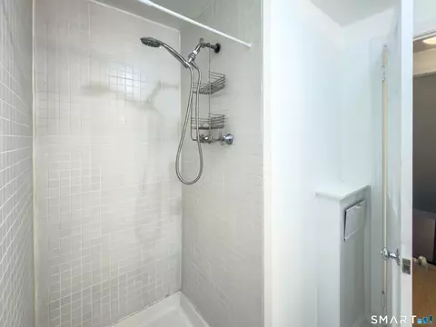 Bath - 19 Armory St, Hamden, CT 06517 photo 2 of 3