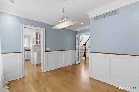 Entry Way - 167 Shore Rd, Clinton, CT 06413 photo 3 of 4