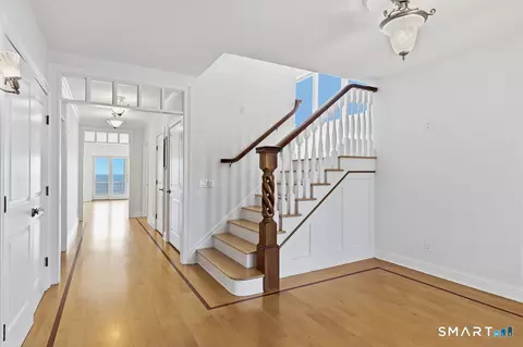 Entry Way - 167 Shore Rd, Clinton, CT 06413 photo 1 of 4