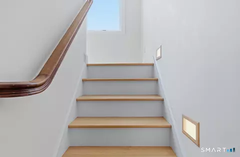 Entry Way - 167 Shore Rd, Clinton, CT 06413 photo 4 of 4