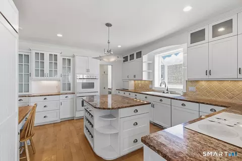 Kitchen - 167 Shore Rd, Clinton, CT 06413 photo 2 of 2
