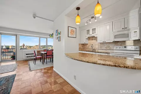 100 York St #14C, New Haven, CT 06511