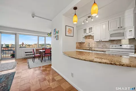 100 York St #14C, New Haven, CT 06511