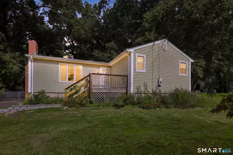 144 Woodland Dr, Uncasville, CT 06382