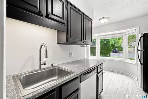 Kitchen - 16 Braintree Ct #16, Suffield, CT 06078 photo 4 of 5