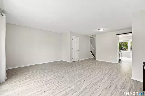 Living - 16 Braintree Ct #16, Suffield, CT 06078 photo 3 of 4