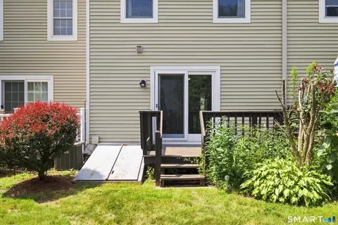 Exterior - 16 Braintree Ct #16, Suffield, CT 06078 photo 4 of 5