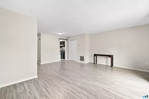Living - 16 Braintree Ct #16, Suffield, CT 06078 photo 2 of 4
