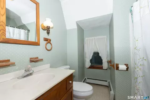 Bath - 447 Pumpkin Hill Rd, Ledyard, CT 06339 photo 2 of 4