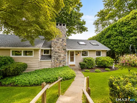 Exterior - 14 Indian Trl, Brookfield, CT 06804 photo 6 of 10