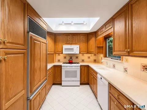 Kitchen - 14 Indian Trl, Brookfield, CT 06804 photo 2 of 2