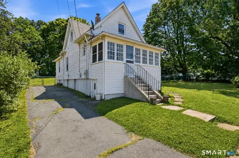 19 Homestead St, Manchester, CT 06042