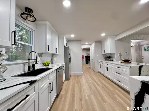 Kitchen - 32 Forest Ct N, Hamden, CT 06518 photo 4 of 4