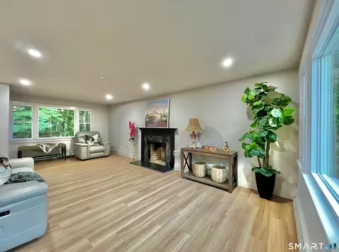 Living - 32 Forest Ct N, Hamden, CT 06518 photo 4 of 5
