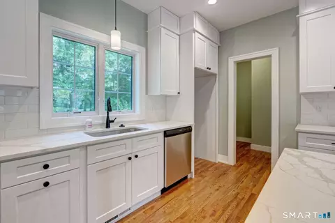 Kitchen - 70 Apple Hl, Wethersfield, CT 06109 photo 3 of 5