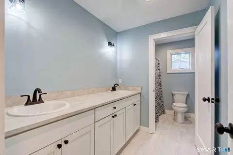 Bath - 70 Apple Hl, Wethersfield, CT 06109 photo 3 of 3